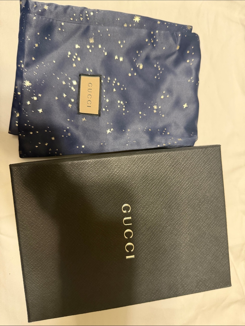 Gucci Beige GG Monogram Passport Cover with Burgundy Leather Trim - Picture 5 of 5